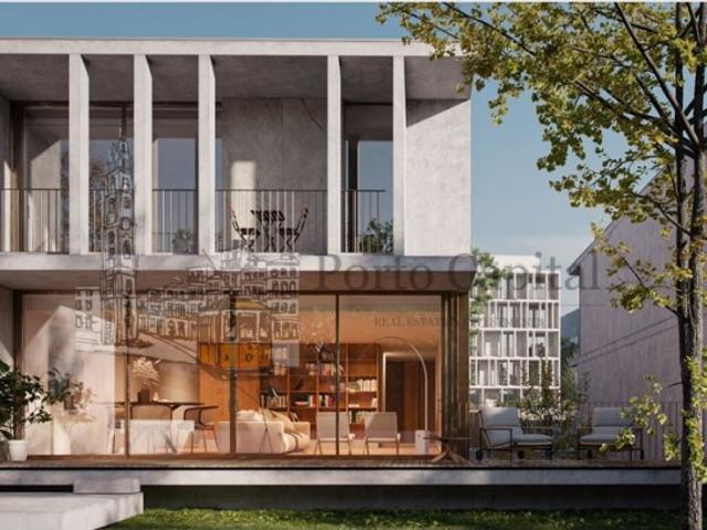 FANTASTICA MORADIA T3, COM VARANDA, TERRAÇO, JARDIM E 2 LUGARES DE GARAGEM JUNTO A PRAIA