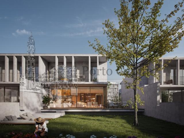 FANTASTICA MORADIA T3, COM VARANDA, TERRAÇO, JARDIM E 2 LUGARES DE GARAGEM JUNTO Á PRAIA