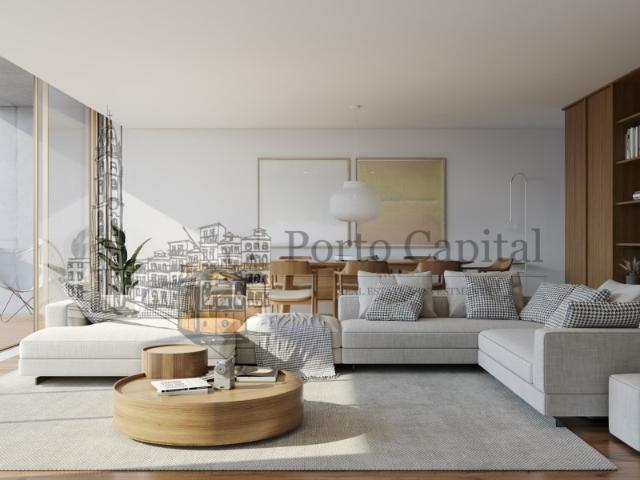 FANTASTICA MORADIA T3, COM VARANDA, TERRAÇO, JARDIM E 2 LUGARES DE GARAGEM, JUNTO Á PRAIA