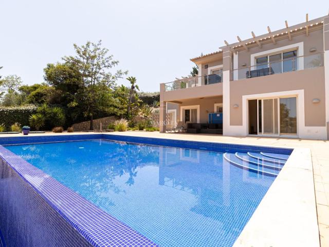 Fantástica Moradia T3 Com Vista Golf, Em Estombar 230m² Lagoa e Carvoeiro