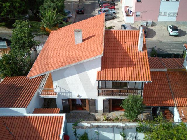 Fantástica moradia T4+1 em Cascais com anexo e garagem