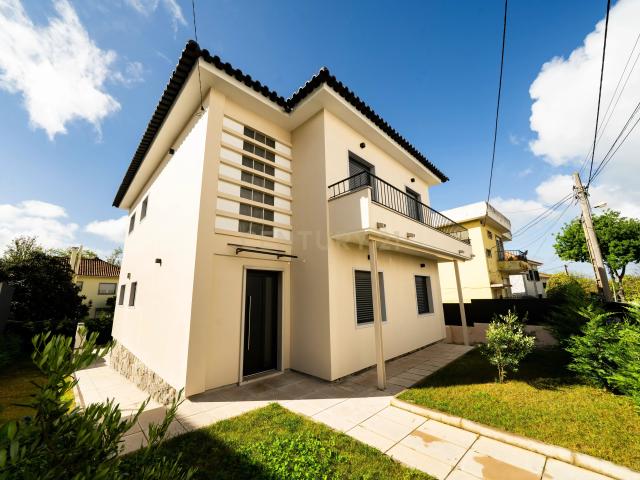Fantástica moradia T4+1 em Sassoeiros, Carcavelos