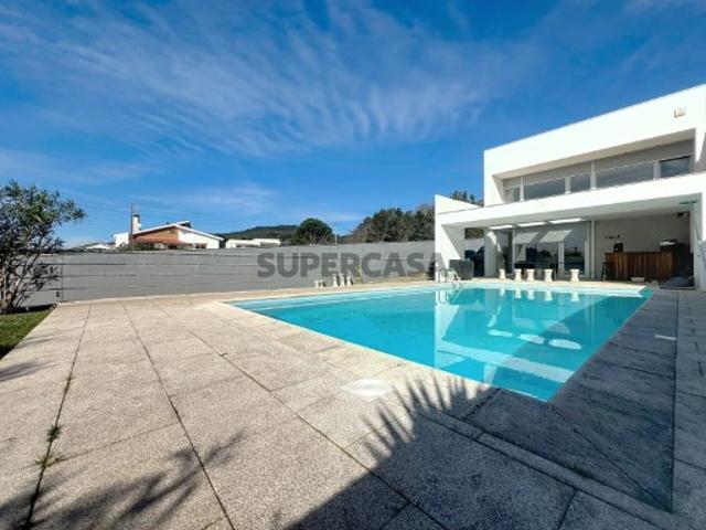 Fantástica moradia T4 com vistas mar e piscina em Afife