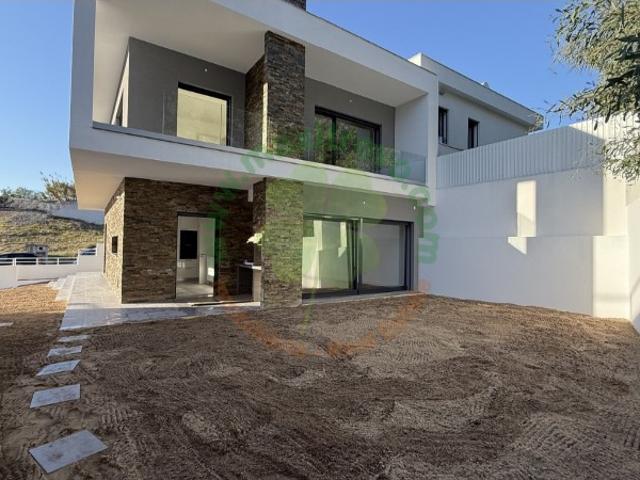 Fantástica Moradia T4 I Garagem BOX, Parqueamento I Sobreda I Almada