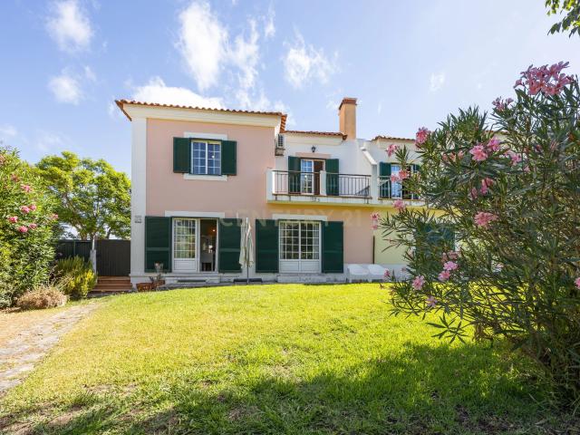 Fantástica Moradia T4 na Quinta dos Foios – Vila Nogueira de Azeitão