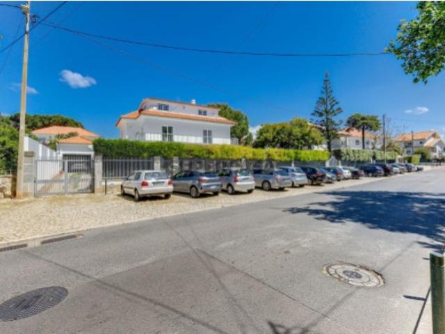 Fantástica Moradia T5 em São João do Estoril Localização Prime junto à Praia