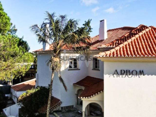 Fantástica Moradia T6 no centro do Estoril