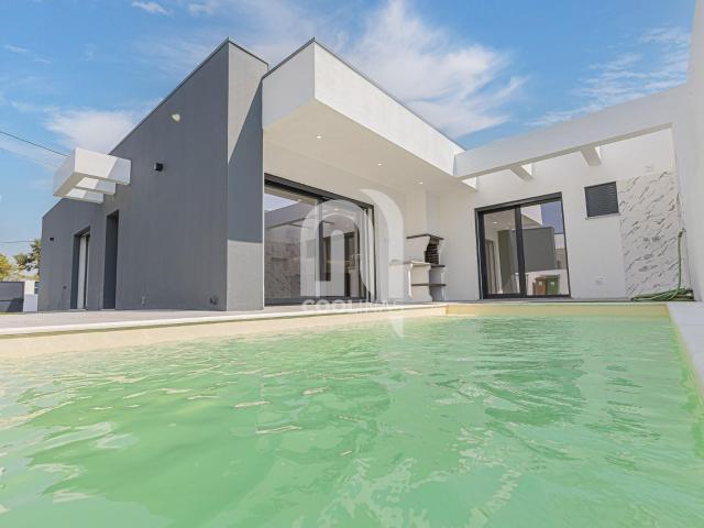 Fantástica Moradia Térrea T3+1 com Piscina de água salgada e aquecida