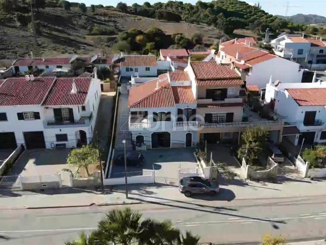 Fantástica Moradia V3, com garagem e anexos em Urbanização C. 264m² São Bartolomeu De Messines