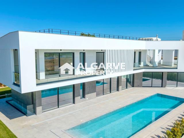 Fantástica Moradia V4 Chave na Mão perto da Praia na Galé, A. 500m² Albufeira e Olhos de Água
