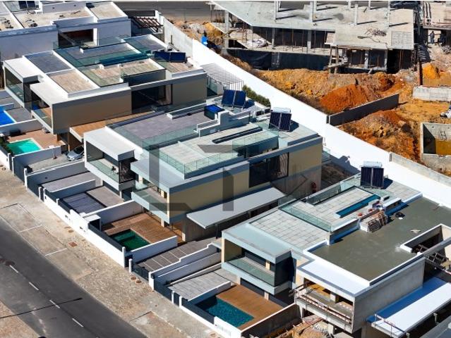 Fantástica Moradia V4 Geminada com Vista Mar e Piscina Privativa, na Ericeira