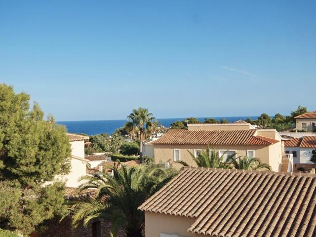 Fantástica casa adosada cerca de la playa con vistas al mar. 150m² Benissa