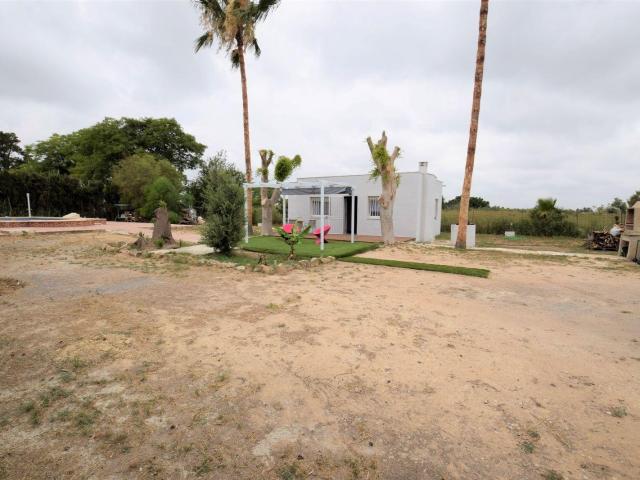Fantástica casa de campo con gran parcela en Daya Vieja, a 3Km del Golf La Marquesa