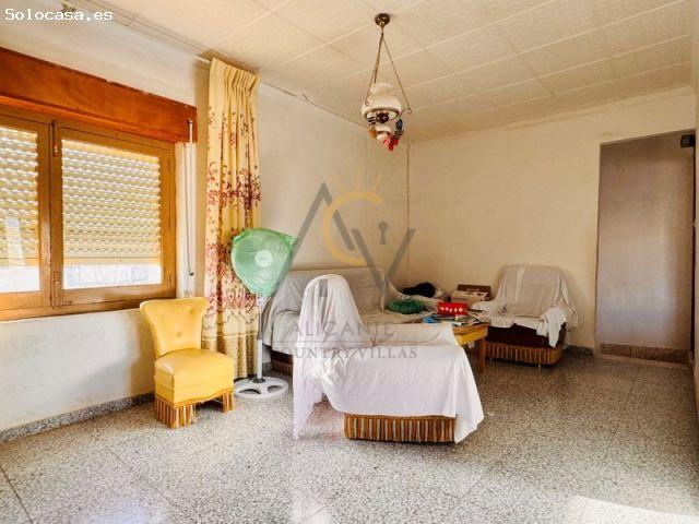 Fantástica casa de pueblo con patio y garaje