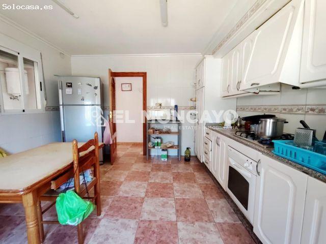 Fantástica finca rústica con amplia parcela y piscina privada junto a la localidad de Crevillente, A