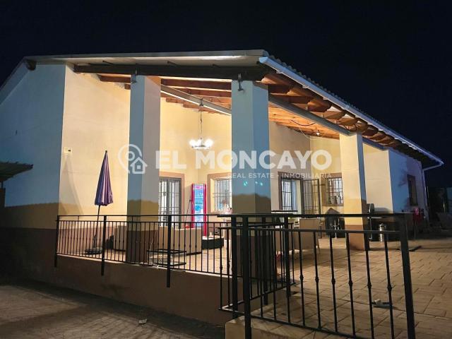 Fantástica finca rústica con piscina privada e instalaciones para caballos junto al Parc Natural del Fond en Dolores, Alicante