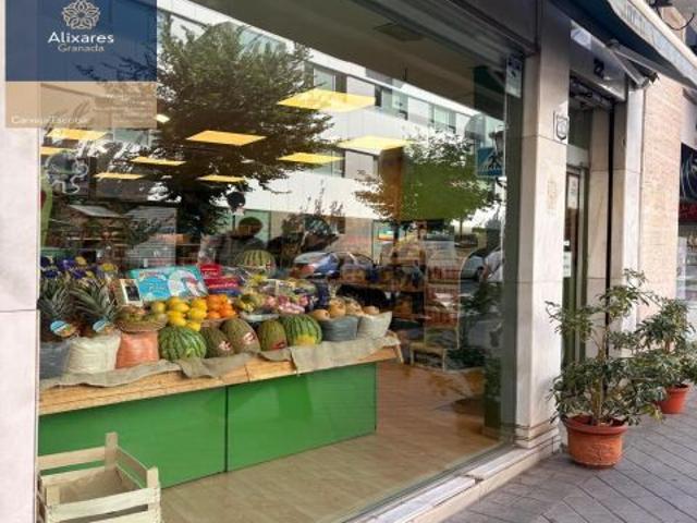 FANTASTICA FRUTERÍA EN TRASPASO EN EL CENTRO DE GRANADA