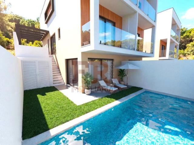 FANTASTICA!Geminada com Piscina T4 com Cave em Pinhal General, Fernão Ferro