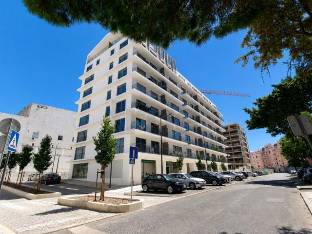 Fantástica Loja para Arrendamento com 200 m² e Três Frentes no Empreendimento O'Living, Olivais, Lisboa