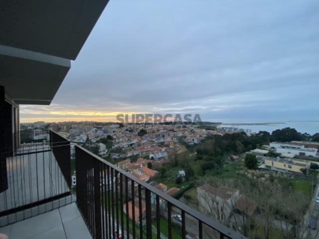 Fantástica Penthouse T3 Duplex no The Yard