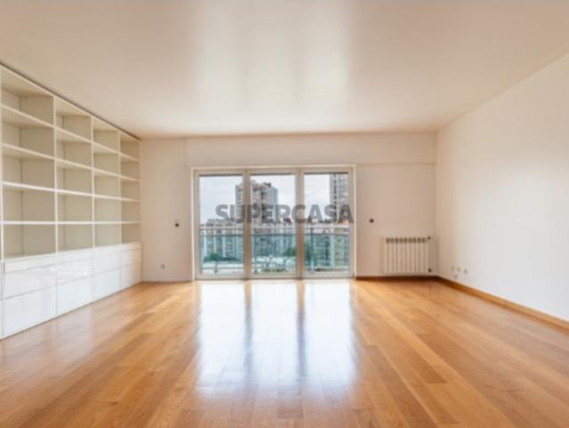 Fantástica Penthouse T4 com Vista Panorâmica no Areeiro, Lisboa