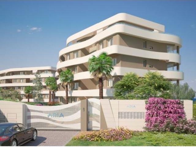 Fantastica promoción de apartamentos de 3 dormitorios y áticos en Mijas Costa, cerca de Fuengirola