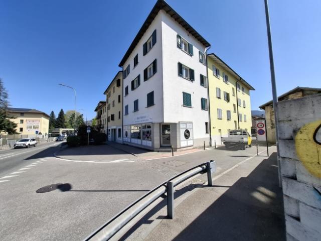 Fantastica proprietà a Magliaso, Canton Ticino Stabile a reddito