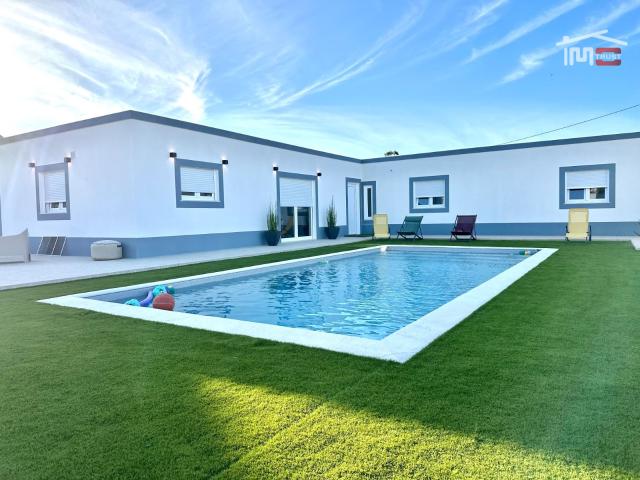 Fantástica Quinta com 4 Moradias c/Piscina, Garagem, anexos