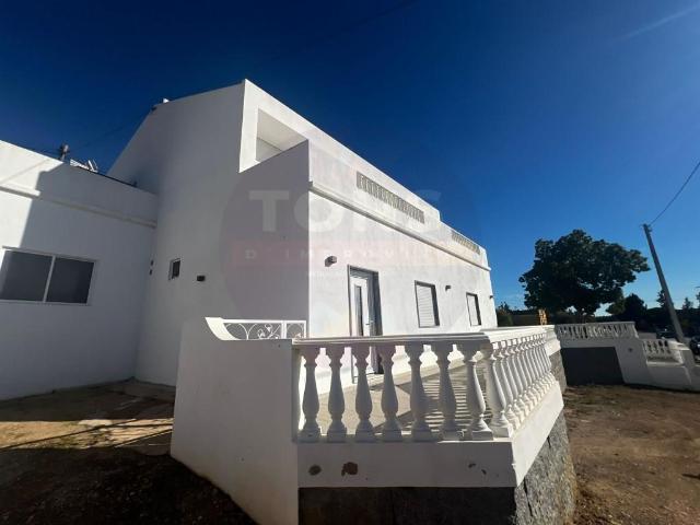 Fantástica V5 à caminho de Monchique numa zona calma e muito. 360m² Portimão