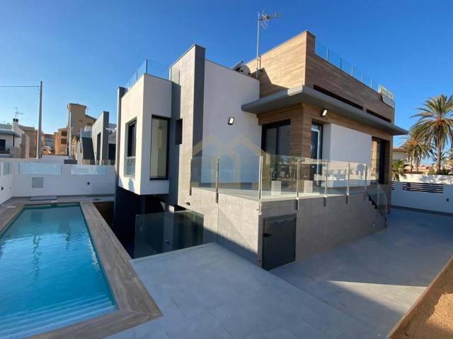 FANTASTICA VILLA MEDITERRANEA A 60 m DE LA PLAYA Y CON VISTAS AL MAR!
