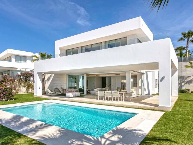 Fantástica villa a estrenar situada en la parte este de Marb. 404m² Marbella