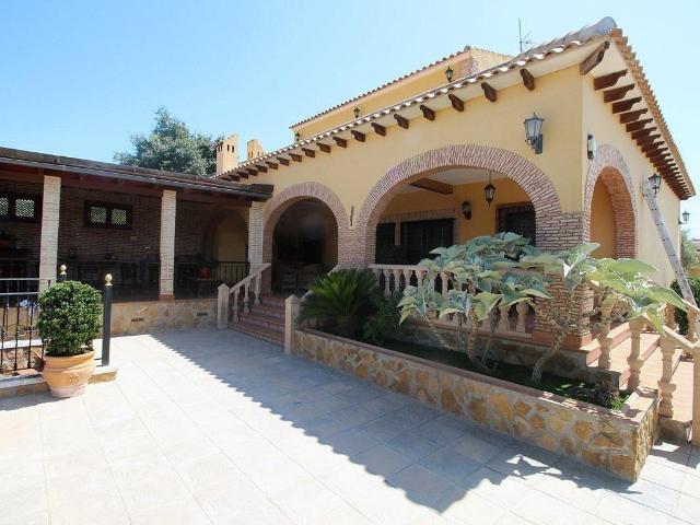 FANTASTICA VILLA DE LUJO EN BIGASTRO CON PISCINA PROPIA, ¡VENGA A VERLA!