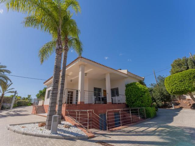 FANTASTICA VILLA DE 500 m2 CONSTRUIDOS PEÑA DE LAS AGUILAS SUELO URBANO