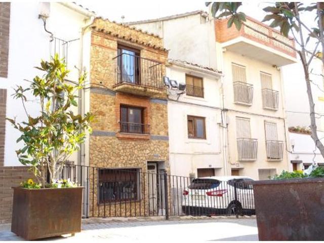 Fantástica vivienda nueva en el centro del pueblo