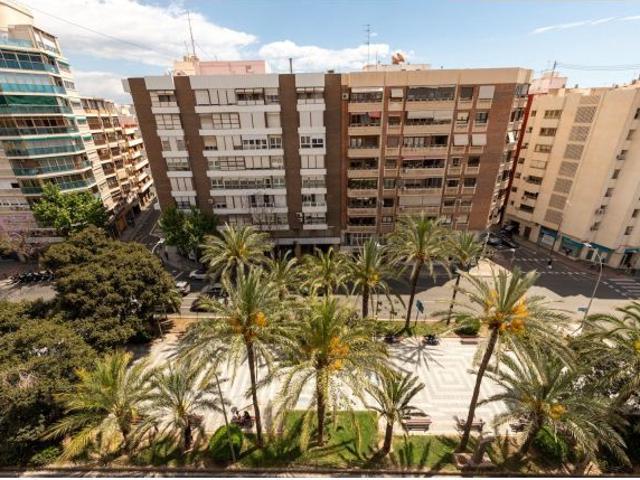 Fantastica Vivienda en Avenida Oscar Espla