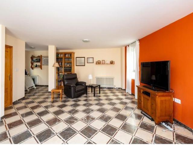 FANTASTICA VIVIENDA EN GOJAR CON PISCINA