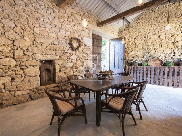 Fantástica vivienda situada a pocos minutos tierra adentro d. 254m² Barro