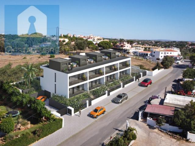 Fantásticas moradias T3 em construção, num condomínio com apenas 4 moradias, localizado na Mosqueira, Albufeira