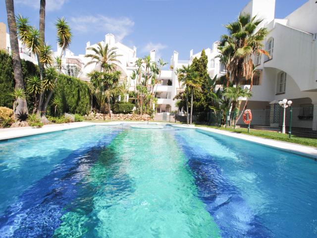 Fantástico ático dúplex con orientación sur en una bonita ur. 180m² Marbella