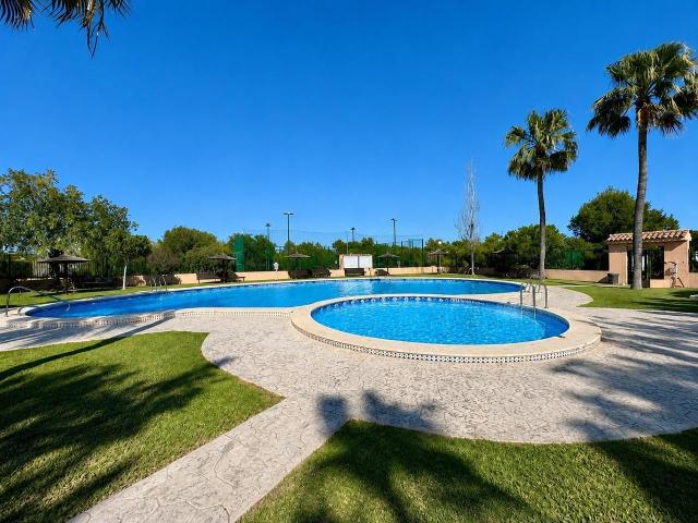 FANTASTICO ADOSADO CON PISCINA COMUNITARIA, IDEAL PARA FAMILIAS