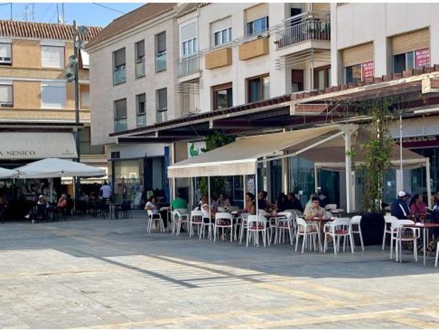 Fantastico adosado de 3 dormitorios con piscina en una zona muy centrica y a solo 5 min de las playa