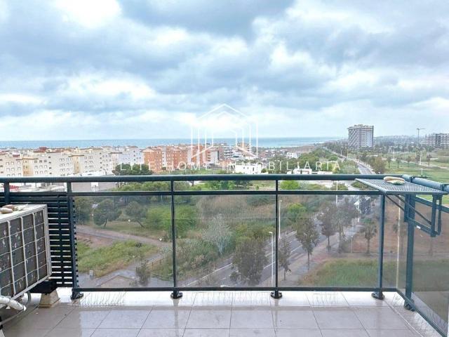 FANTÁSTICO APARTAMENTO CON VISTAS AL MAR EN URBANIZACIÓN CON PISCINA