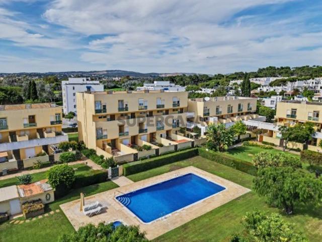 Fantástico Apartamento Duplex T3, com jardim e terraço privativo