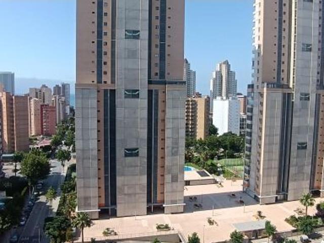 FANTASTICO APARTAMENTO DE 2 DORMITORIOS Y 2 BAÑOS CON PLAZA DE GARAJE Y PISCINA EN PLAYA DE LEVANTE