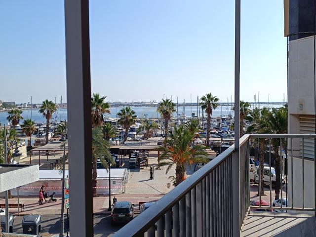 Fantástico apartamento en San Pedro del Pinatar con impresionantes vistas sobre el puerto