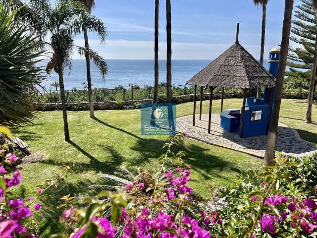 Fantástico Apartamento En 1.ª Línea De Playa En Almuñécar Es. 98m² Almuñecar