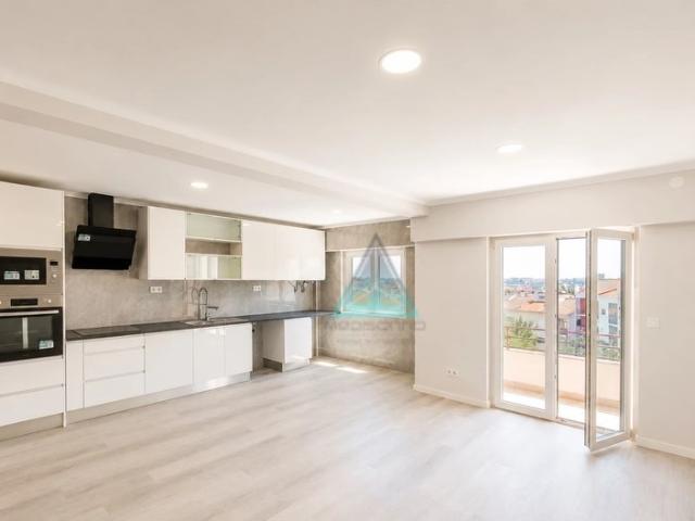 Fantástico Apartamento T4 Totalmente Remodelado | Pronto a Habitar