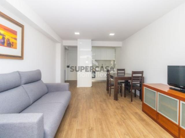Fantástico Apartamento T1, totalmente remodelado, com vistas de mar!