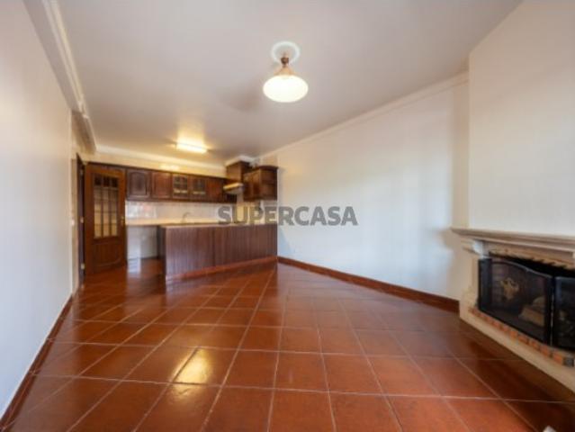 Fantástico Apartamento T2+1 Pronto a Habitar em Almeirim 1.º Andar com Varanda