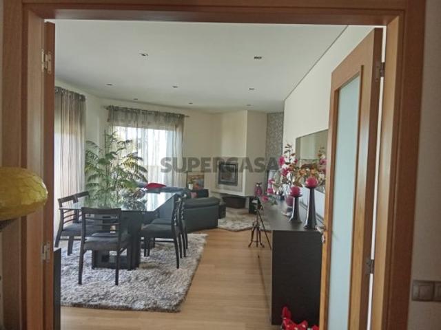 Fantástico apartamento T2+2 com sótão e grande terraço, no centro de Viseu!